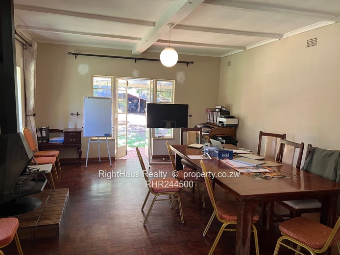 Walled 4-Bed Home with Lush Garden in New Alexandra Park (Sole Mandate)