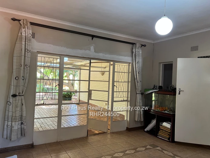 Walled 4-Bed Home with Lush Garden in New Alexandra Park (Sole Mandate)